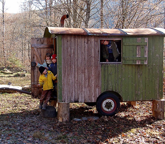 Ein alter Forstwagen wird  auf der &#8...er Waldkindergarten in Stand gesetzt.   | Foto: Ulrike Jger