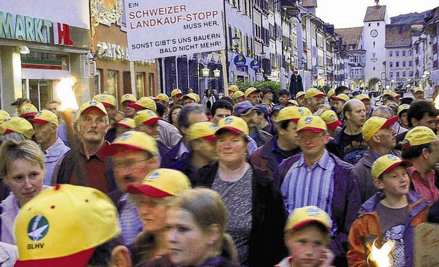 Der Konflikt um die Landnahme schweize...Waldshut mit einem Demonstrationszug.   | Foto: Archivfoto: Herbst