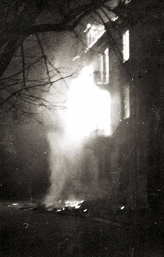Ein brennendes Haus in der Hildastrae im Stadtteil Wiehre  | Foto: Dr. Grete Kilchling Stadtarchiv