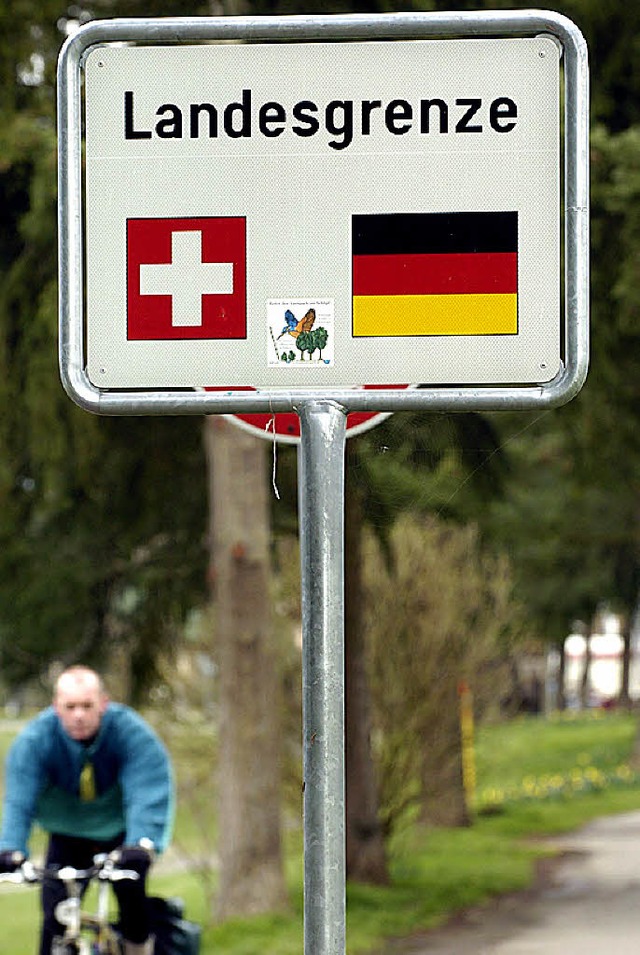Durch mehr getrennt, als nur eine Grenze: Deutsche und Schweizer   | Foto: dpa