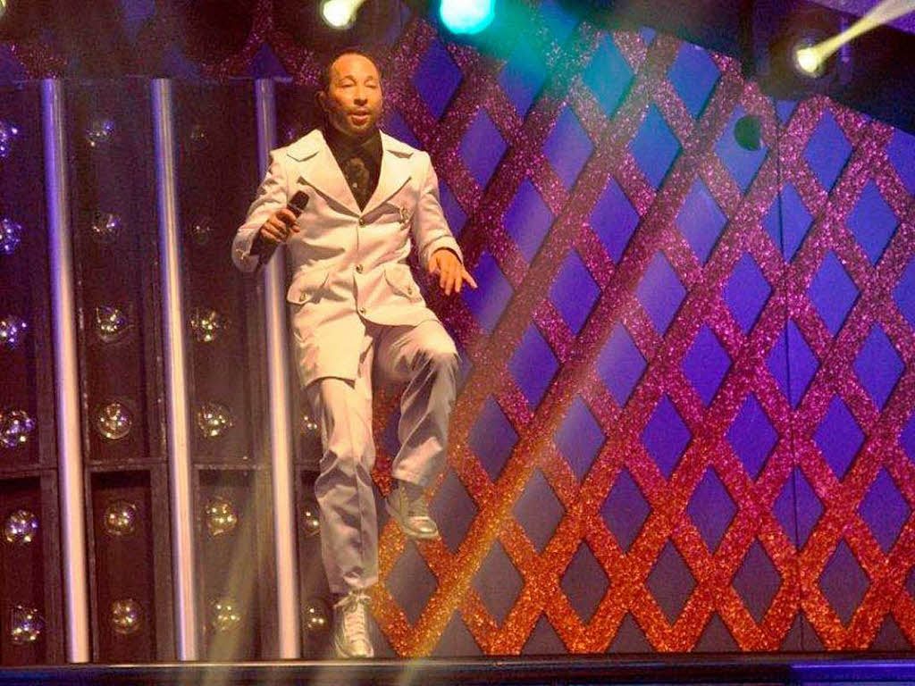 Gr0e Bhne, Tnzer, Feuerwerk: DJ Bobo war mit seiner Vegas-Show im Europapark zu Gast.