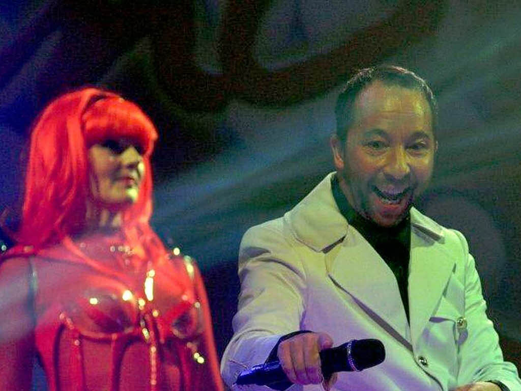 Gr0e Bhne, Tnzer, Feuerwerk: DJ Bobo war mit seiner Vegas-Show im Europapark zu Gast.