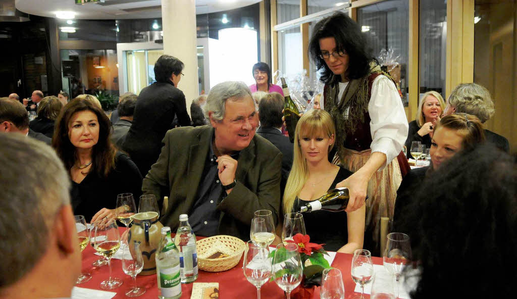 Redaktionsleiter Manfred Drbeck, eingerahmt von Ute Wolf-Becker (links) und Svenja Strk