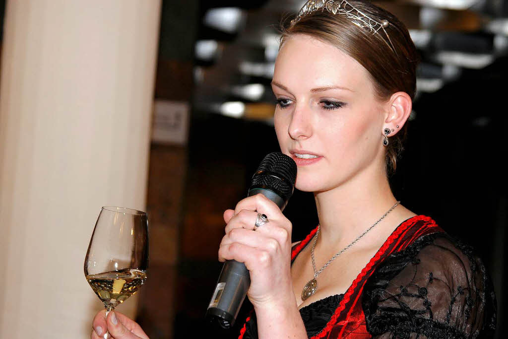 Weinprinzessin Christina Schellinger aus Hagnau lernt auch den Beruf der Winzerin.