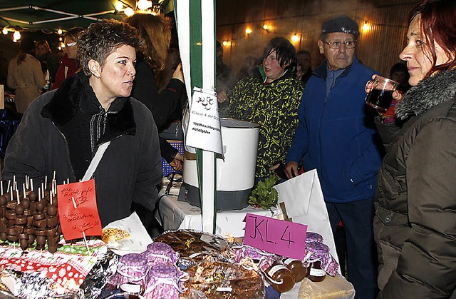 Zum Treffpunkt wurde der Adventsbasar am Brgerhaus.  | Foto: heidi fssel