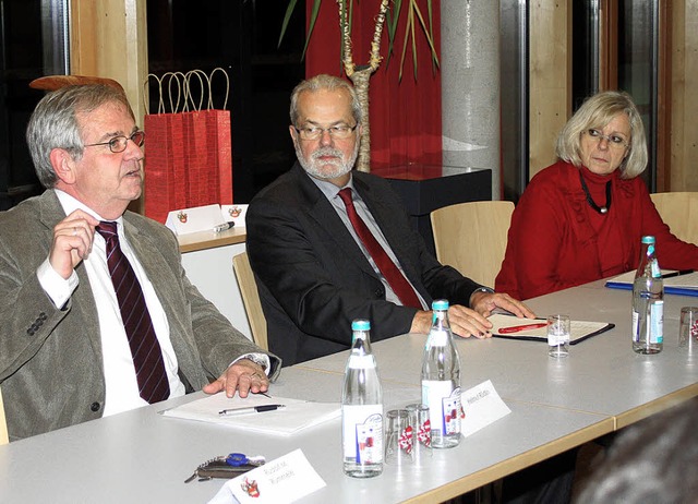 Helmut Rdlin, Norbert Zeller und Ingr...um bei der Bildungskonferenz in Zell.   | Foto: Heiner Fabry