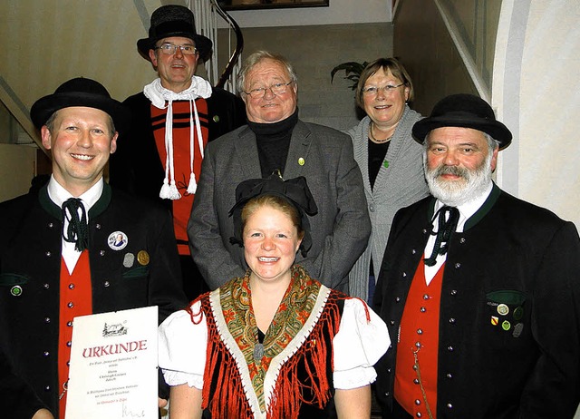 Ehrungen der  Trachtengruppe Zell (von...ller und Alfred Knauber (Kreisobmann).  | Foto: V.Frank