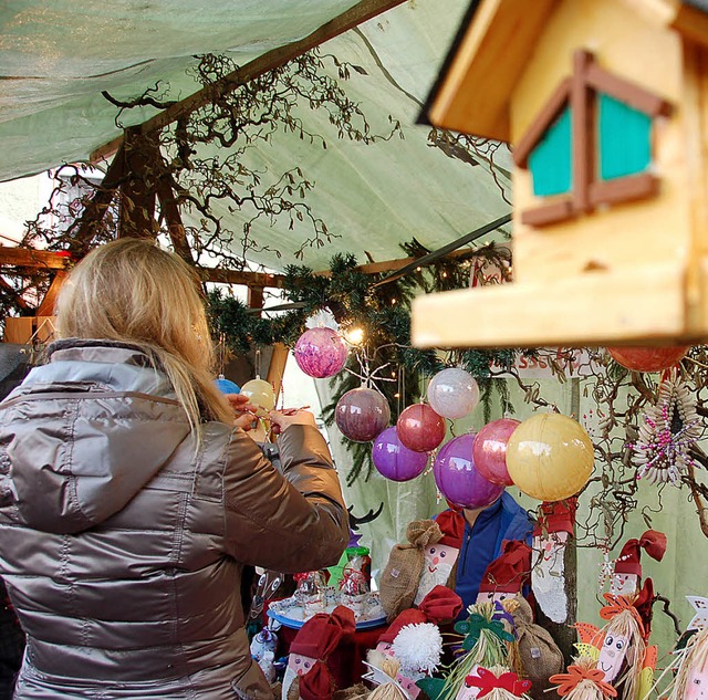 Gut ausgestattet in die Vorweihnachtsz...finden sich die passenden Accessoires.  | Foto: S. Mller