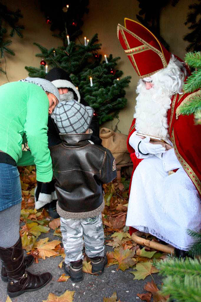 Beim Breisacher Weihnachtsmarkt genossen Jung und Alt die vorweihnachtliche Atmosphre.