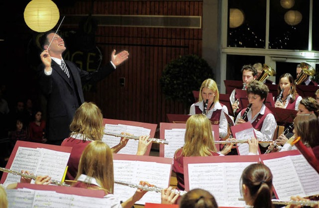 Ganz in seinem Element: Martin Jegle b...oen Auftritt als Dirigent in Opfingen  | Foto: Thomas Kunz