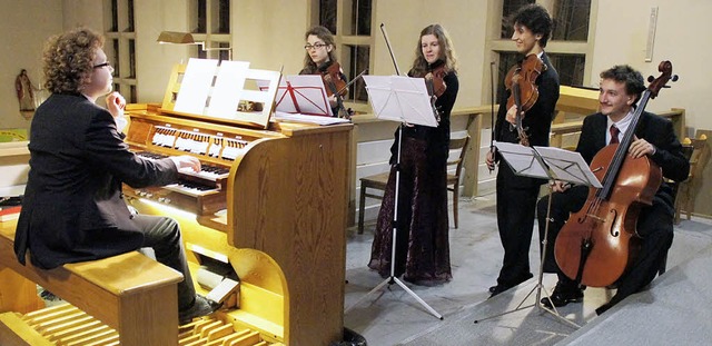 Orgelkonzert in Niederhausen: Sebastia...ugo Ranou spielten in Sankt Achatius.   | Foto: Ilona Hge