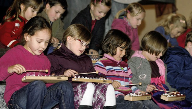 Selbst die Jngsten des Musikums truge...nzert in der Kirche Sancta Maria mit.   | Foto: heidi fssel