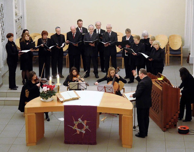 Vertraute Werke des Barocks spielte die Christuskantorei zum ersten Advent.   | Foto: wolfgang knstle