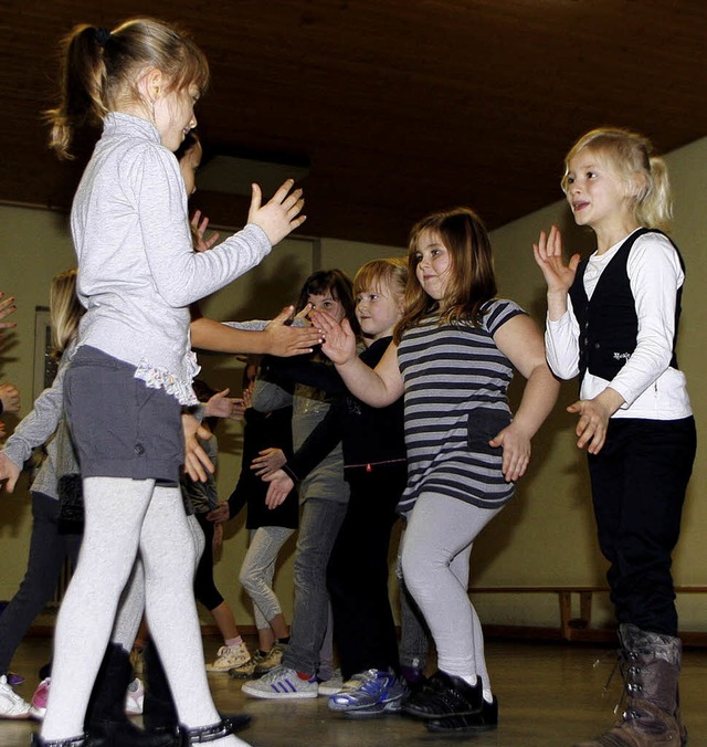 Der Roboter-Tanz gehrt einfach dazu, bei den Turnmdchen des TV Dinglingen.    | Foto: heidi fssel