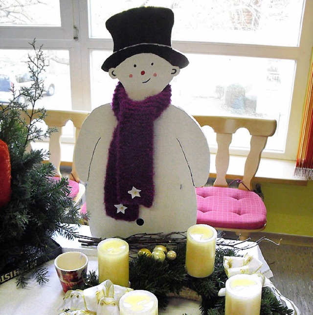 Auch Schneemnner  aus Holz gab es beim Adventsbasar in Oberrimsingen.   | Foto: weirich