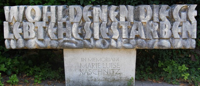 Die Verse &#8222;Wohl denen, die geleb... an der Bollschweiler Friedhofsmauer.   | Foto: Silvia Faller