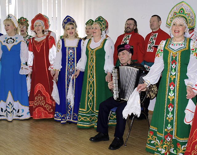 Bei der  Adventsfeier der Ortsteil-AWO...r Russische Chor &#8222;Echo&#8220;.    | Foto: Paul Schleer