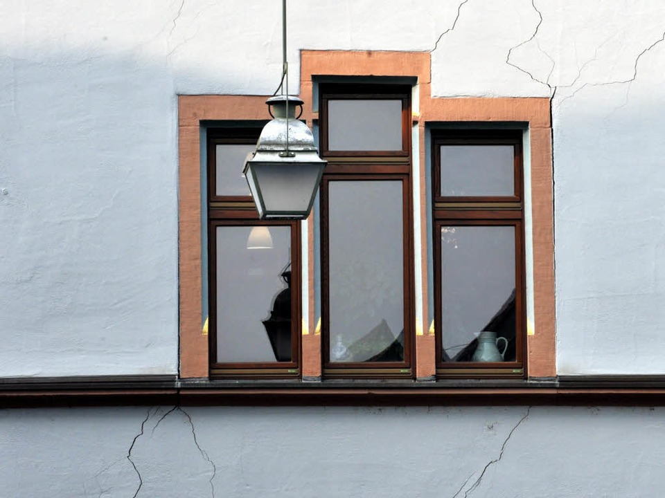 Der Schaden an Häusern in Staufen, die...indestens 30 Millionen Euro geschätzt.  | Foto: dpa