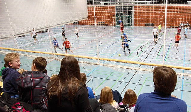 Tore jagen beim Konfi-Cup in der Sporthalle am Sdring  | Foto: S. Mller