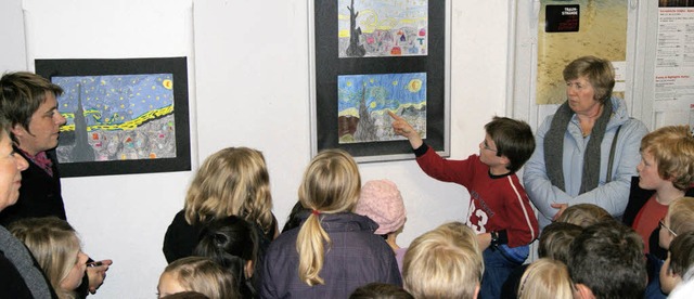 Bilder der Schler der Grundschule Esc...m Wartesaal des Bahnhofs Kirchzarten.   | Foto: Charlotte Schmid