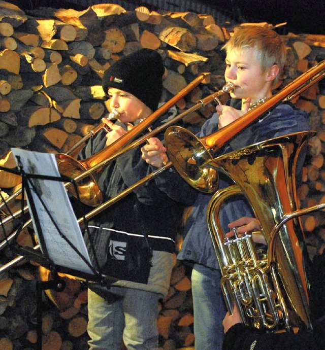 Zur Einstimmung in die Adventzeit trugen auch junge Blser in Krnberg bei.   | Foto: edgar Steinfelder