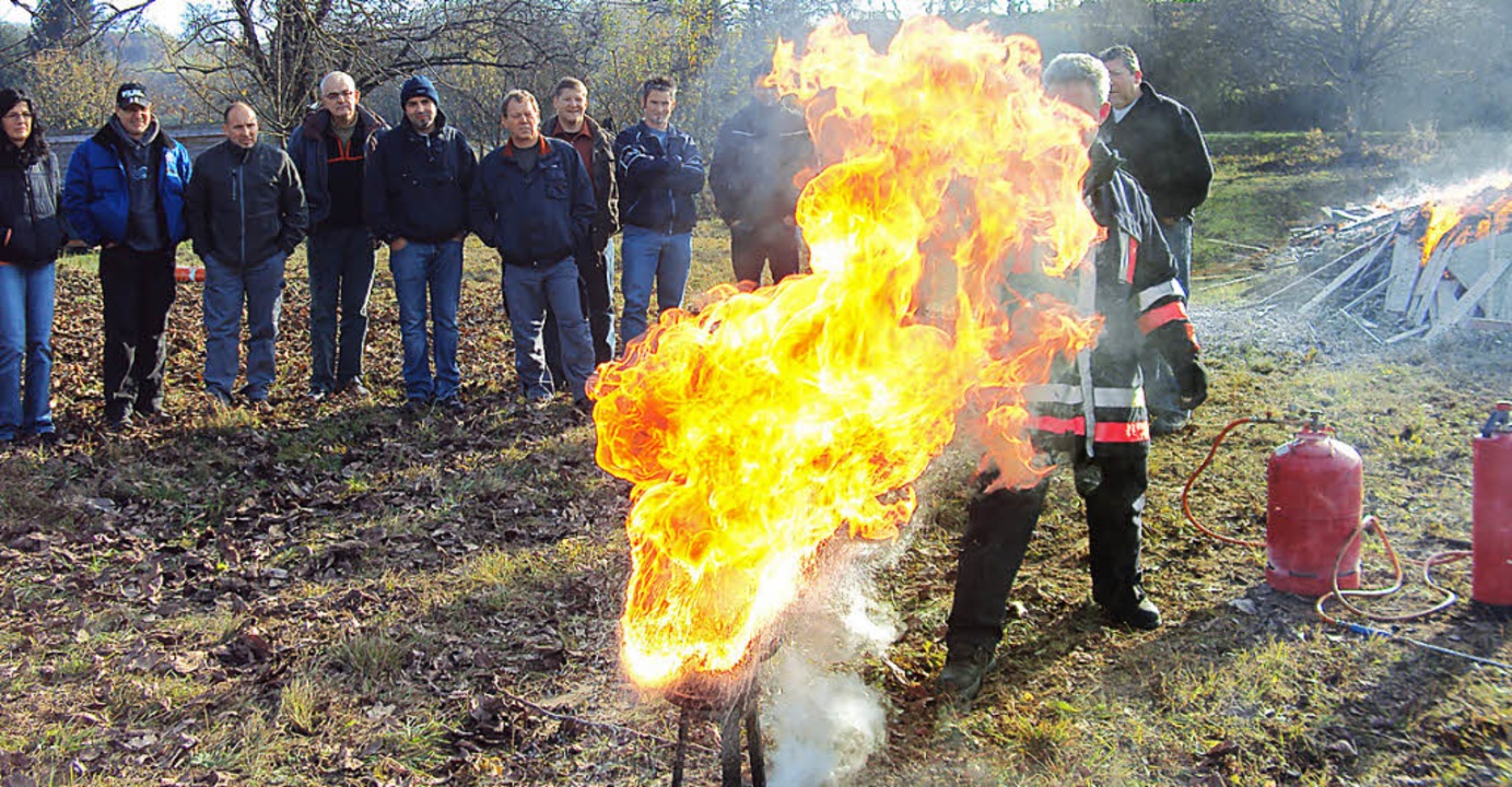 Brandschutztraining der Justizvollzugs... Einmaleins der Feuerwehr zu erlernen.  | Foto: Privat