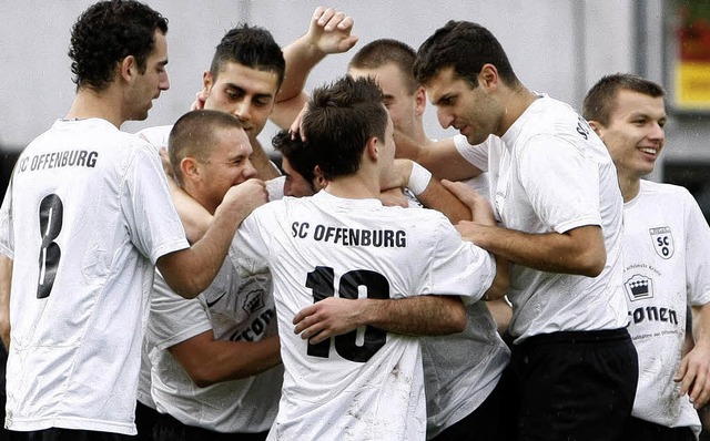 Jubel beim SC Offenburg &#8211; ein mi...autes Bild in der Fuball-Landesliga.   | Foto:  Faruk nver (Archiv)