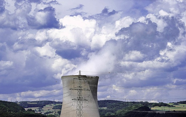 Das AKW im schweizerischen Leibstadt i...nlagen der Eidgenossen, in Grenznhe.   | Foto: afp