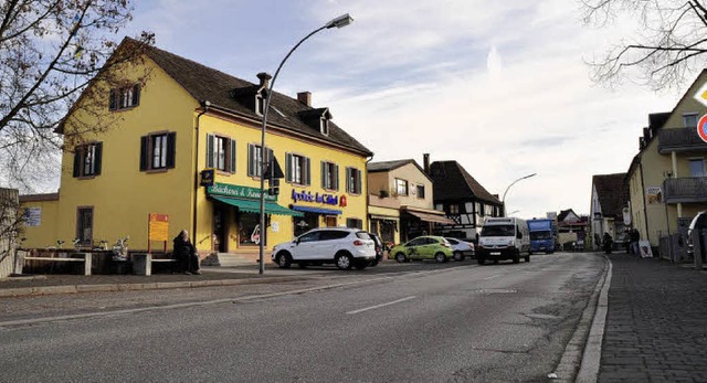 Statt quer zur Hauptstrae soll knfti...er Brgerversammlung fr Widerspruch.   | Foto: julius steckmeister