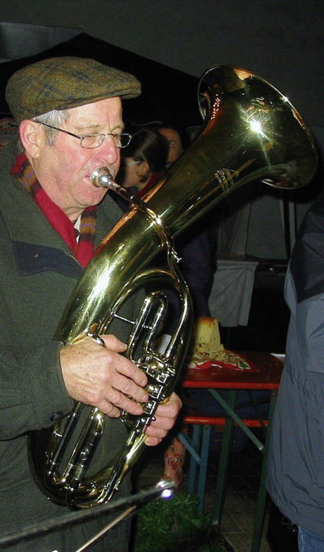 Auch der Musikverein spielt diesmal wieder am Nollinger Weihnachtsmarkt auf.   | Foto: Archivfoto: Jutta Rogge