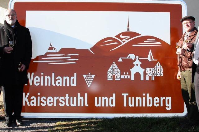 Neue Schilder an der A5: Tuniberg rckt zum Kaiserstuhl auf