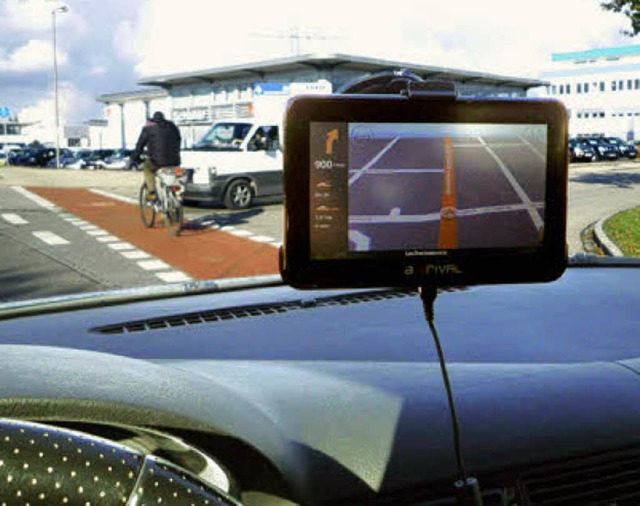Sichthindernis portables Navigationsgert im Auto  | Foto: ADAC
