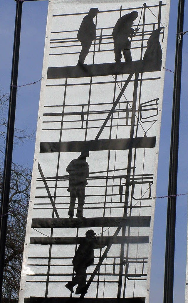 &#8222;Bauarbeiter&#8220; von Patrick Leppert vor der Galerie   | Foto: Roswitha Frey