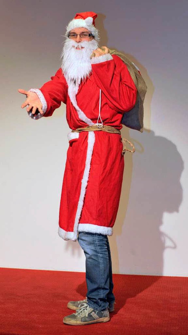Hat zwar noch nie als Nikolaus gearbei...die perfekte Geste: Michael Beister...  | Foto: Michael Bamberger