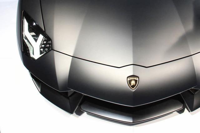 Gefahrguttransporter rammt Lamborghini – 250.000 Euro Schaden