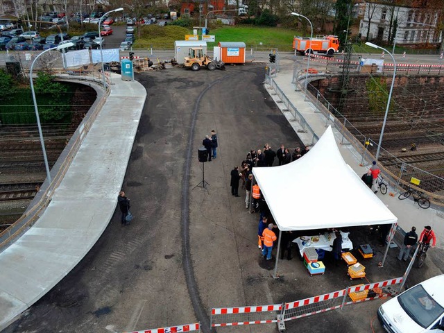 Am Freitag  feierten di e Beteiligten ...ke den Abschluss der  Runderneuerung.   | Foto: rab