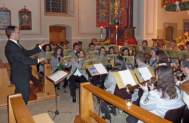 Der Musikverein Grunern unter der Leit... Beyer in der Pfarrkirche Sankt Agatha  | Foto: Manfred Burkert