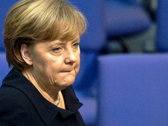 Ernste Miene: Merkel im Bundestag  | Foto: AFP