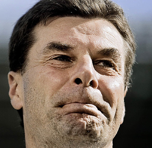 Dieter Hecking hat mit seinen Teams noch nie in Hamburg gewonnen.   | Foto: dpa