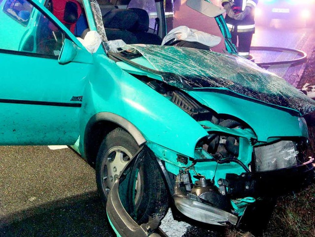 Totalschaden an einem Unfallfahrzeug (Symbolbild).  | Foto: dapd