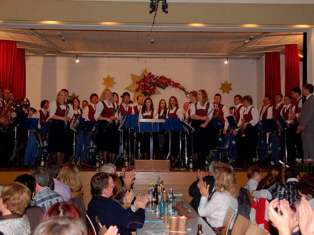 Der Musikverein Eberfingen begeisterte...chzeitig unterhaltsamen Jahreskonzert.  | Foto: Binner-Schwarz