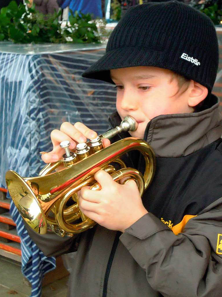 Die Musikschule war mit jungen Nachwuchsmusikern auch am Weihnachtsmarkt vertreten
