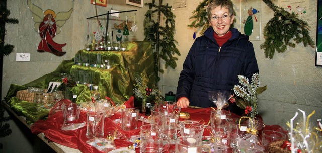 Weihnachtliche Dekorationen und Artikel gab&#8217;s auf dem Weihnachtsmarkt.   | Foto: sandra decoux-kone