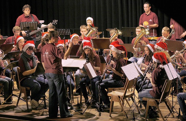 Offiziell verabschiedeten sich Samanth...eiteten das Orchester acht Jahre lang.  | Foto: heidi Fssel