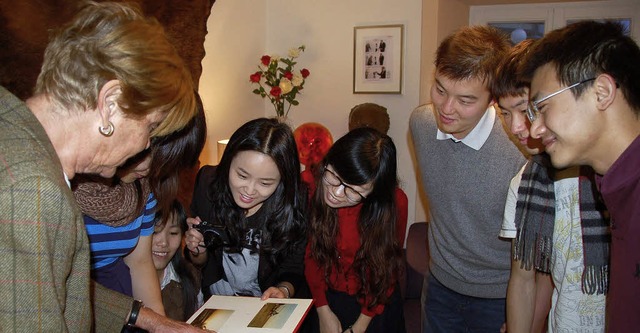 Eine Delegation chinesischer Studenten...ter Scheel und seiner Gattin Barbara.   | Foto: Susanne Mller