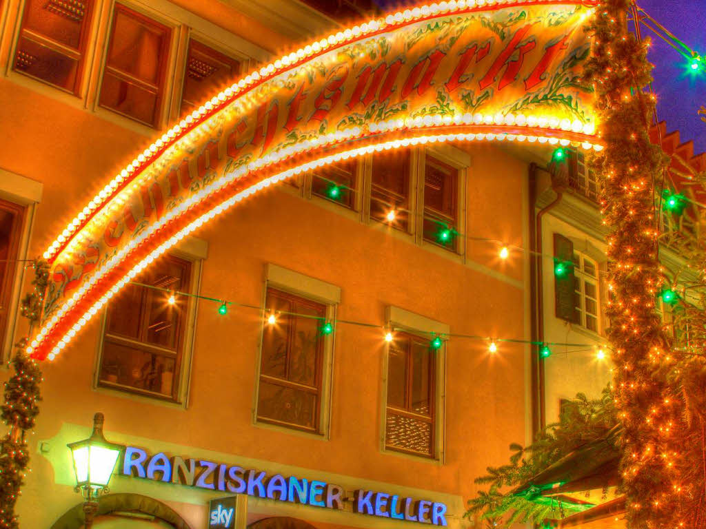 Bunter Budenzauber auf dem Freiburger Weihnachtsmarkt