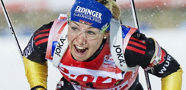 Magdalena Neuner beim Zieleinlauf  | Foto: afp