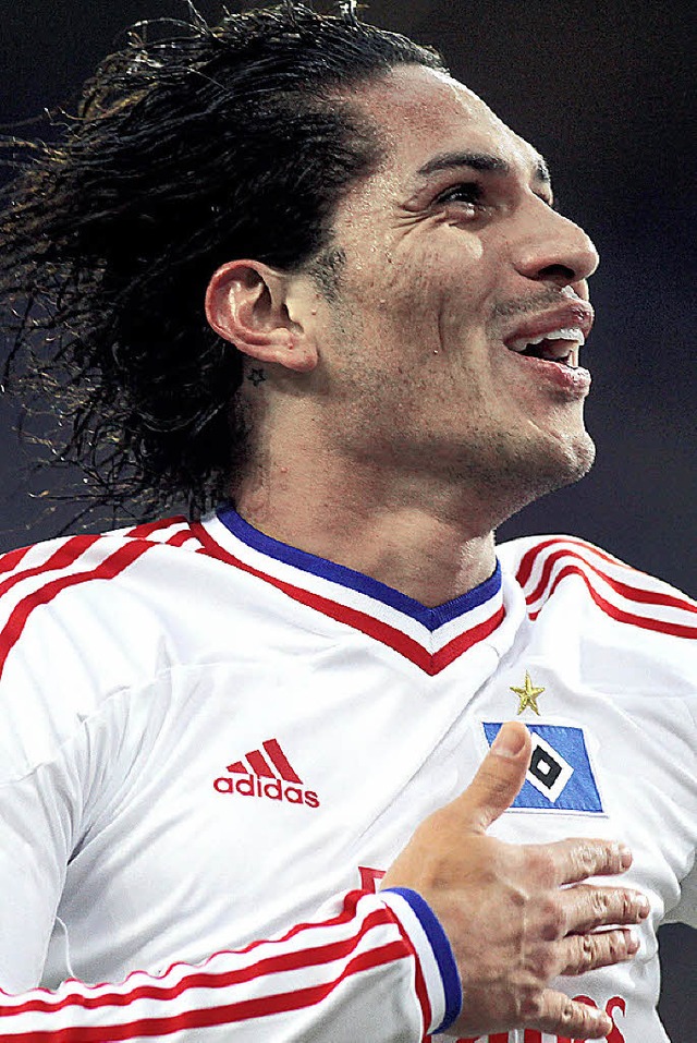 Freut sich ber seinen Treffer zum 1:0...urger SV: der Peruaner Paolo Guerrero   | Foto: dpa
