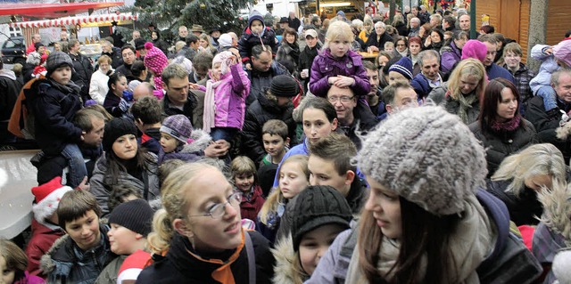 Drangvolle Enge herrschte auf dem Rath...annt warteten alle  auf den Nikolaus.   | Foto: Otmar Faller