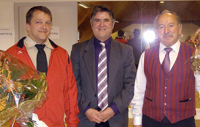 Reinhold Klausmann (links) und Josef K...nierung des Schulhauses in Rtenbach.   | Foto: Liane Schilling